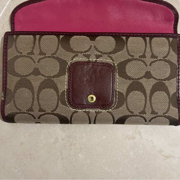 COACH - 40893 - Bleeker dark wine and brown signatures c envelope wallet - EUC - Picture 9 of 9
